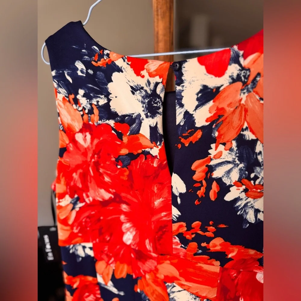 EnFocus 16 Sleeveless pleated Navy Dress with bold Red and Orange Floral Print - Picture 4 of 9